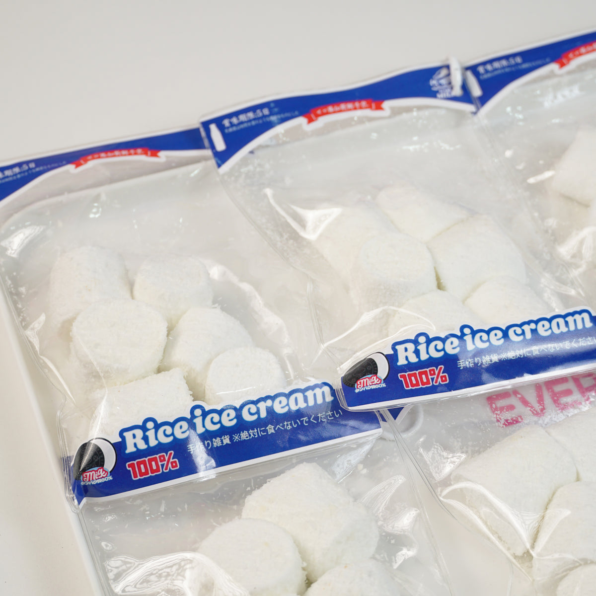 Everjolly Snowy Marshmallow Taba Squishy {Limited Item) 商品 {Fluffy Texture) {Not return after purchase)